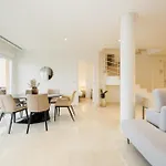 Penthouse With Sea Views In Nueva Andalucia