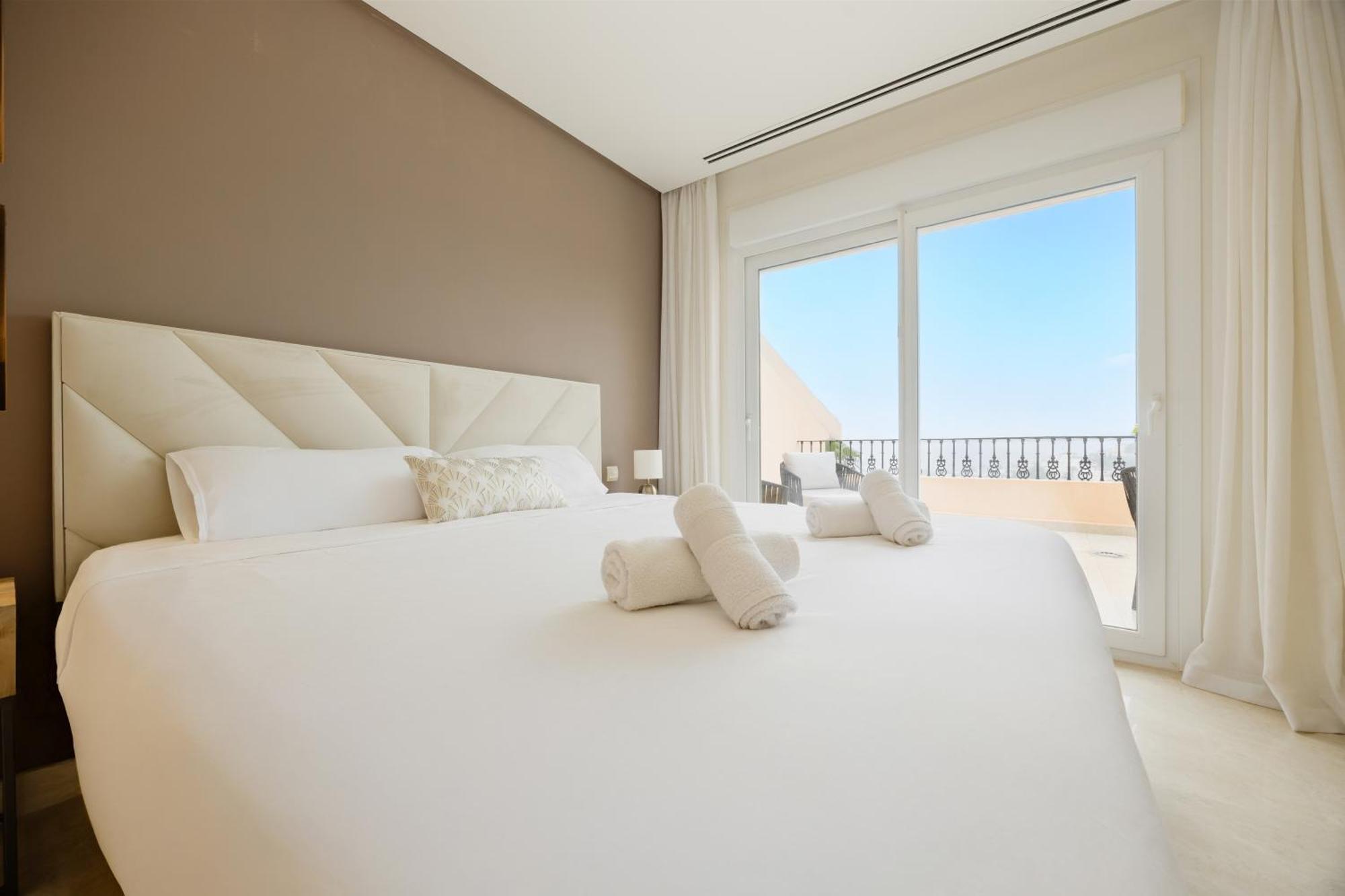 Apartment Penthouse With Sea Views In Nueva Andalucia Marbella